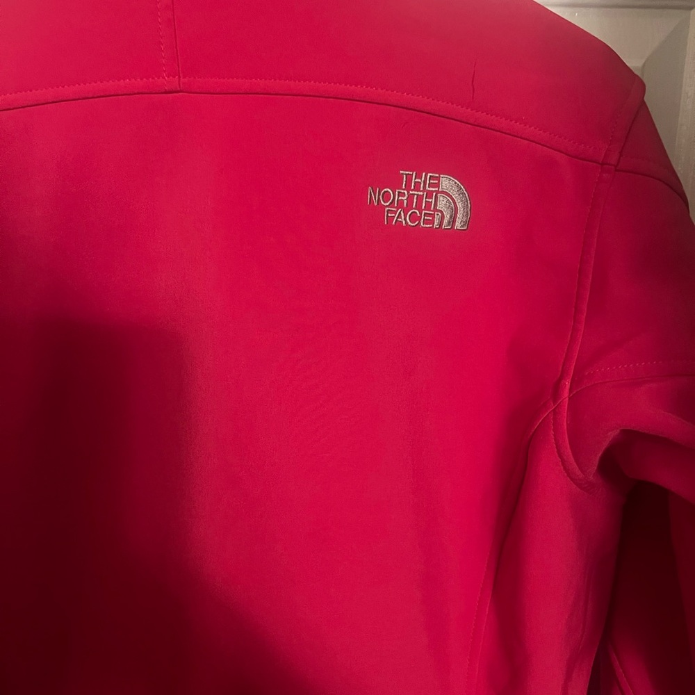Pink North face SZ Large jacket looking for a new home this winter - Picture 5 of 5